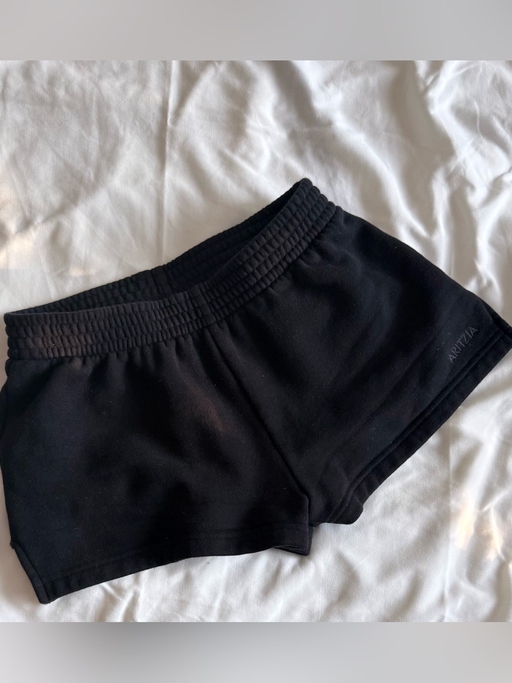 Aritzia sweatfleece shorts